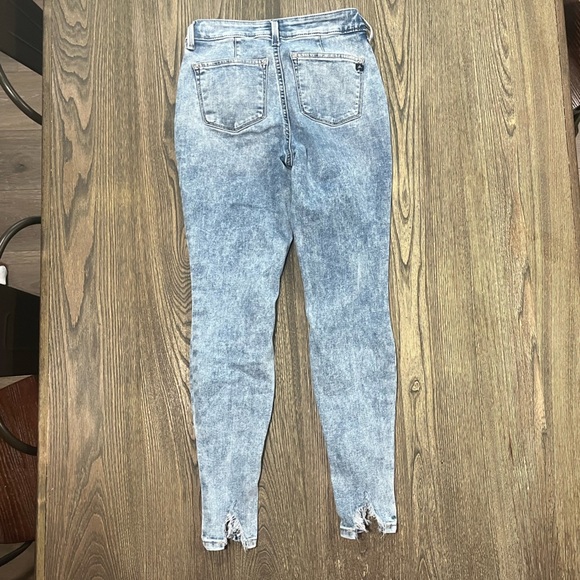M Jeans by Maurices Skinny High Rise Button Fly Split Hem Acid Wash Size XS - Picture 10 of 13